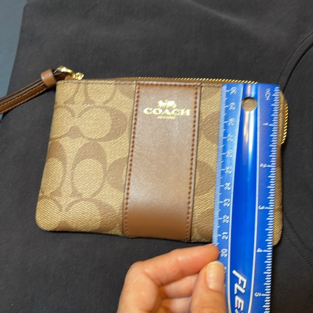 Coach wristlet - Picture 4 of 4